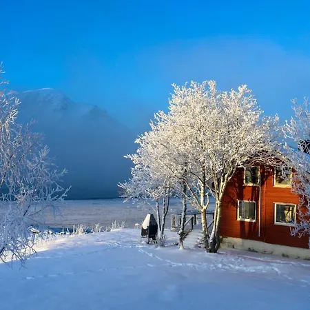 The Red Fjordhouse * Malsnes
