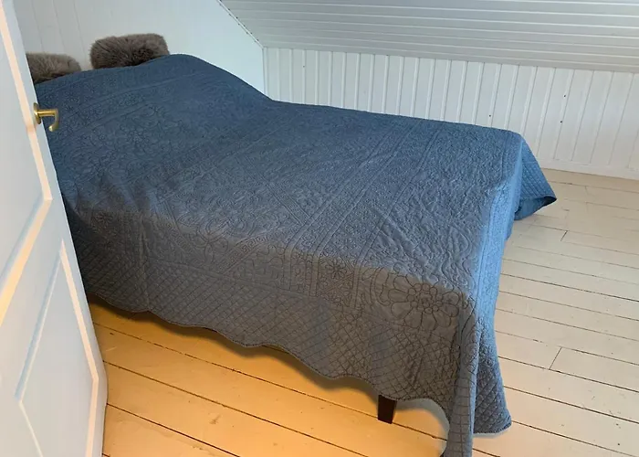 The Red Fjordhouse Malsnes