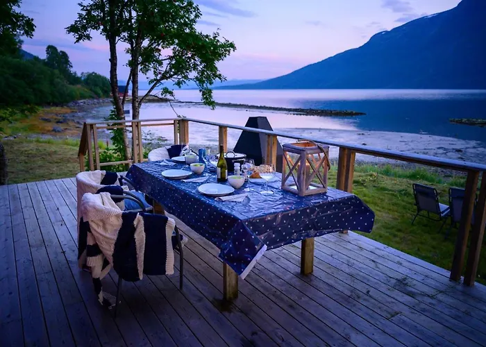 The Red Fjordhouse Malsnes