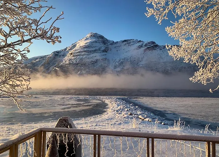 Дом отдыха The Red Fjordhouse *