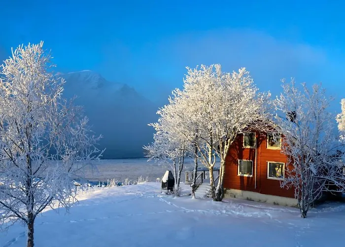 The Red Fjordhouse * Malsnes