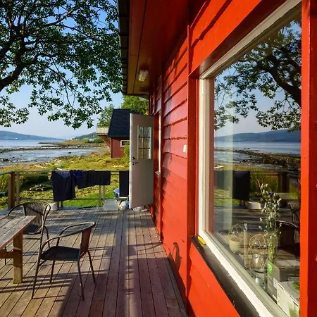 The Red Fjordhouse بيت للعطل