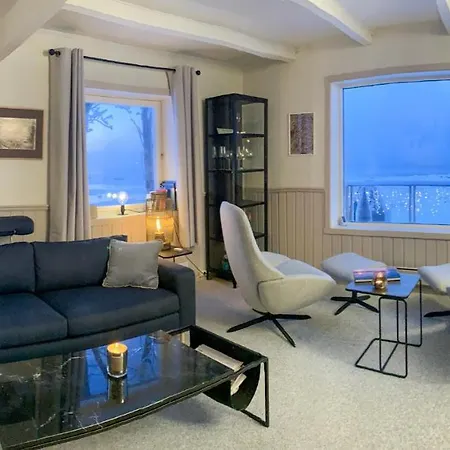 The Red Fjordhouse بيت للعطل Malsnes