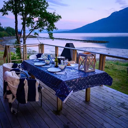 The Red Fjordhouse Malsnes