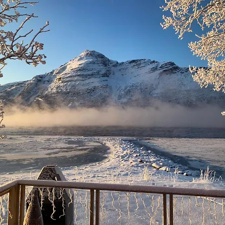 بيت للعطل The Red Fjordhouse *